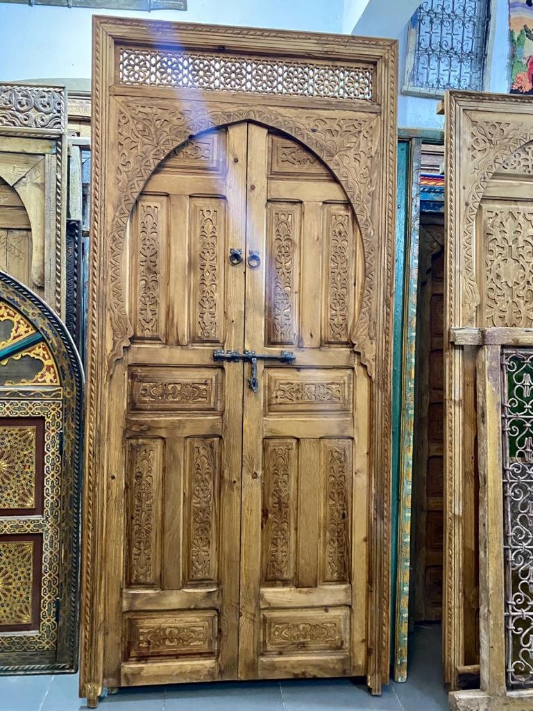Porte marocaine extérieure intérieure traditionnelle Porte en bois sculptée, avec un modèle d’illustration amarré