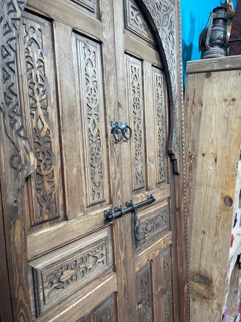 Porte marocaine intérieure traditionnelle Porte en bois sculptée, avec un modèle d’illustration amarré , Wall décor , antique carve doors