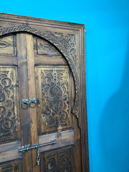 Wooden Double Carved Door , Amazing front door sale , Unique old carved antique door .