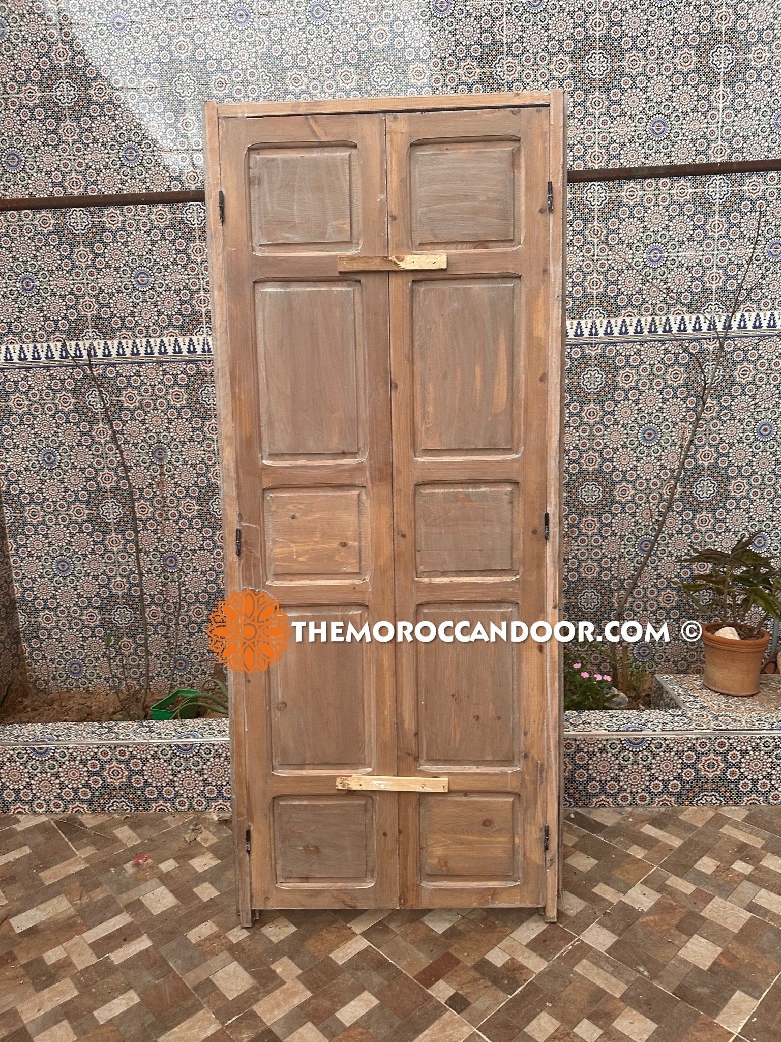 This hand-carved white door brings the peace and magic of Morocco into your home.