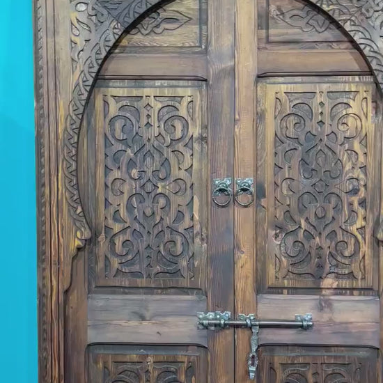 Wooden Double Carved Door , Amazing front door sale , Unique old carved antique door .